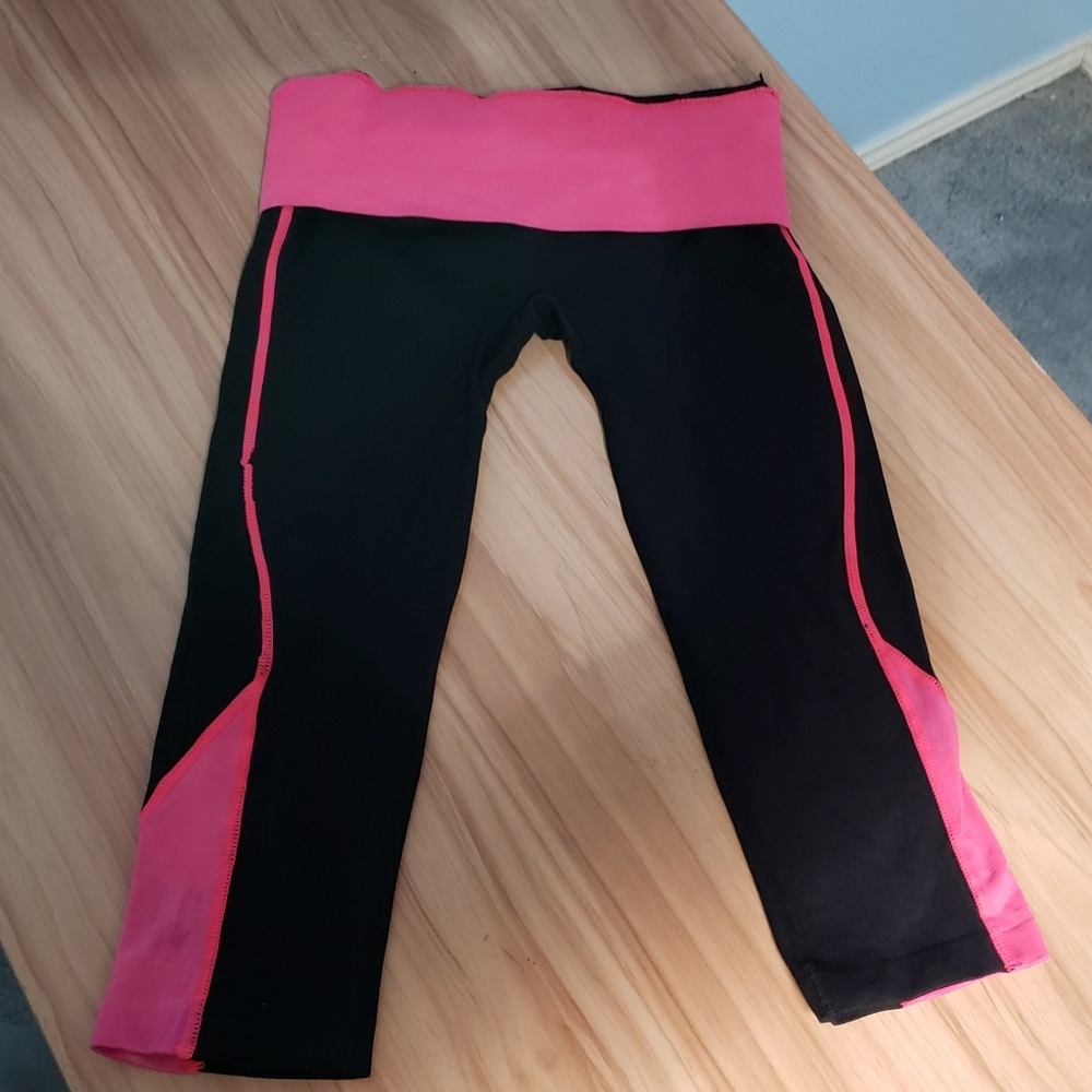Capri Length Mousture Wicking Leggings